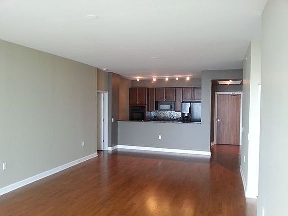 4th image of 1235 S Prairie Ave #Gu134