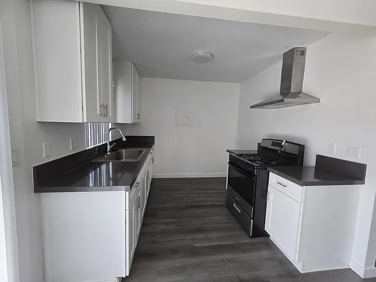 2650 E Park Ln — Photo 7