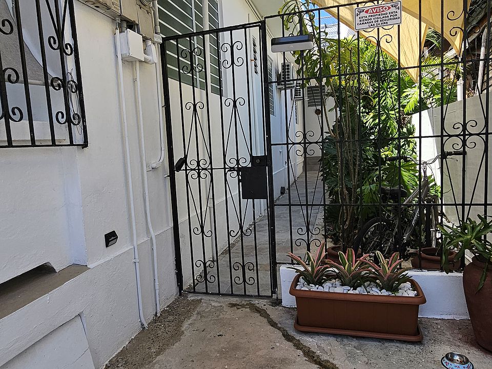 Entrance gate