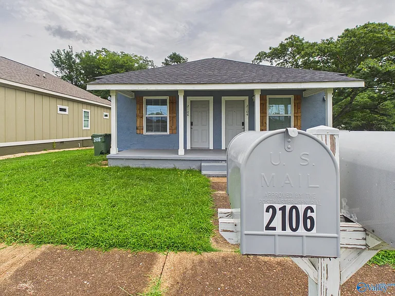 2106 Levert St NE — Photo 2