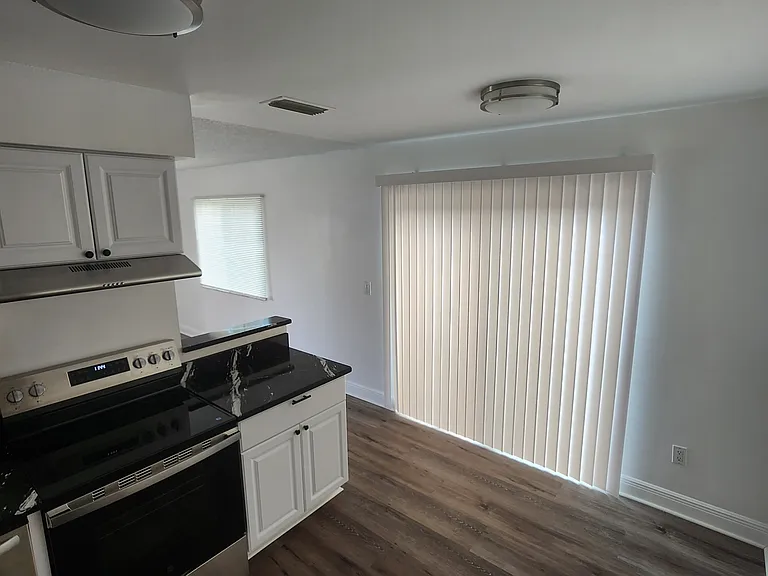 912 Bryan Ct — Photo 7