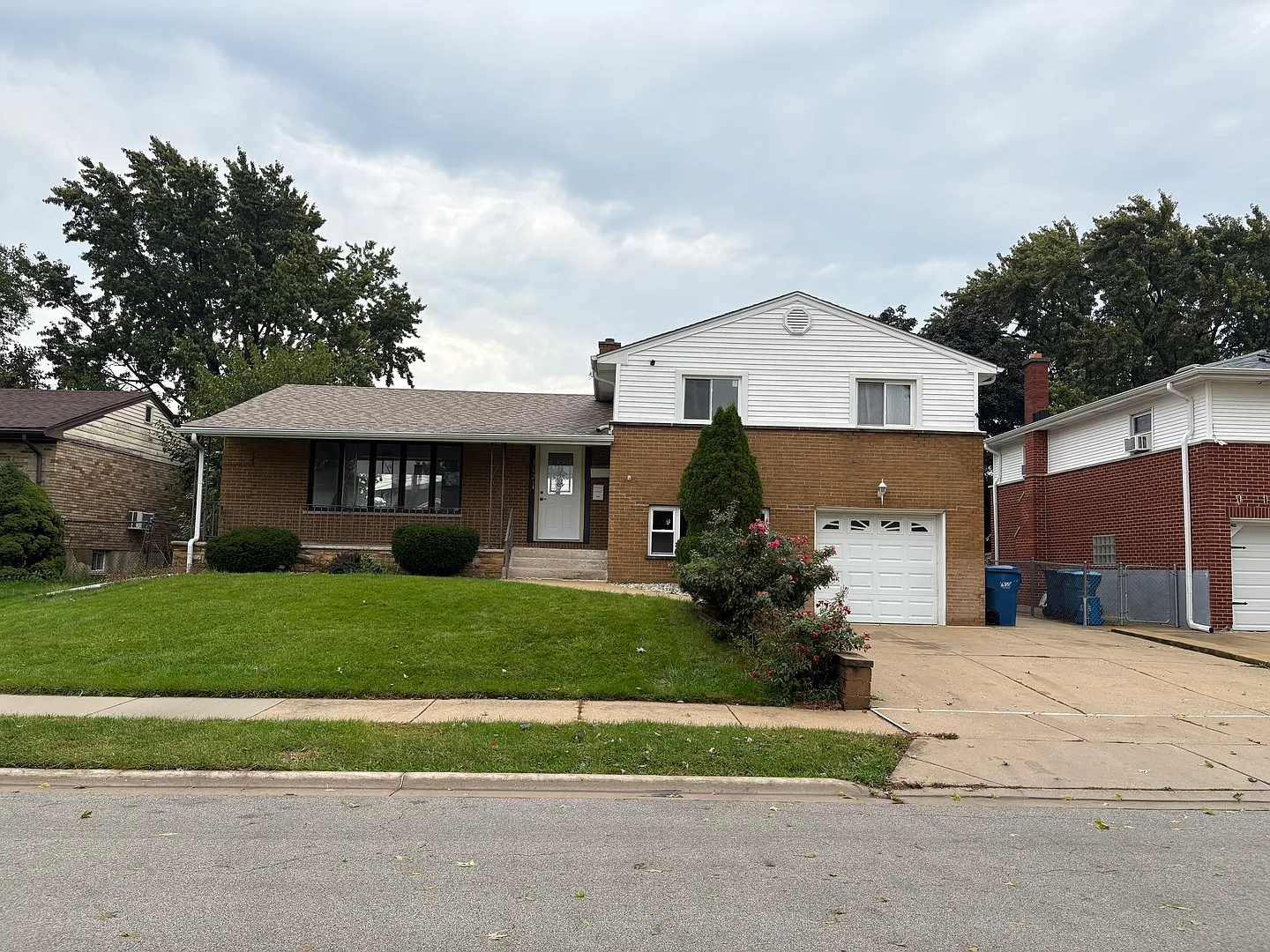 3 bed, 1.5 bath, $3,200 — Photo 1
