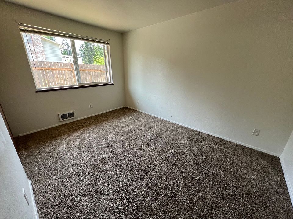 1st image of 8472 Chinook Way NE