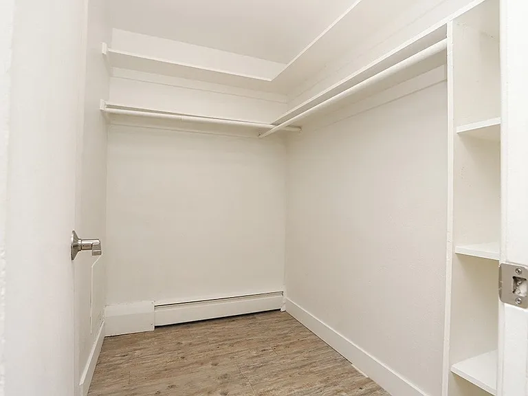 Clay Street Apartments — Photo 34