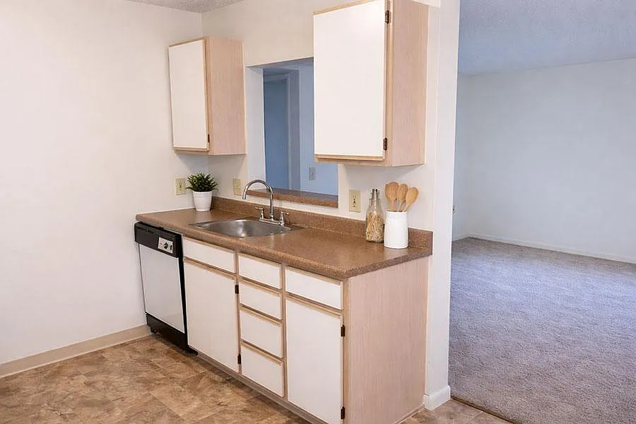 TIMBER RIDGE APARTMENTS — Photo 3