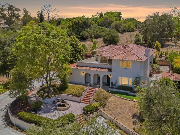 1865 Highgrove Dr, Escondido, CA 92027