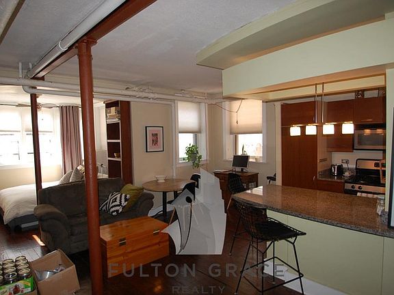 4th image of 656 W Buena Ave