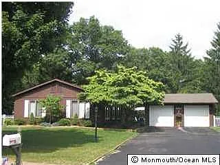 987 Shadow Oaks Dr photo 1