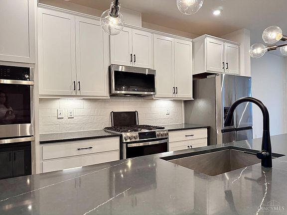 4th image of 131 Blossom View Dr