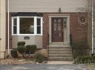 5333 Lake Cove Ct, Alexandria, VA 22315