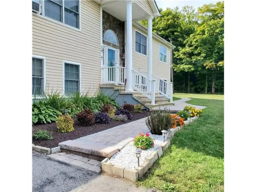 10 Barclay Rd Photo 1