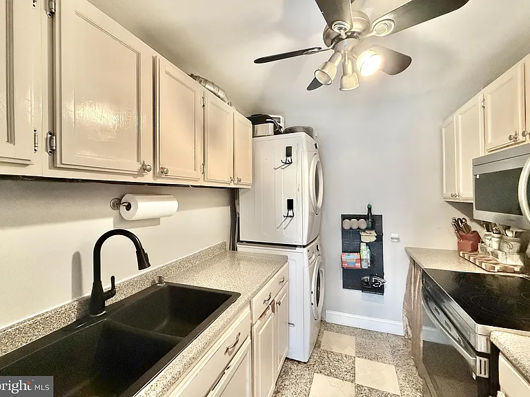 64 Woodway Dr — Photo 17