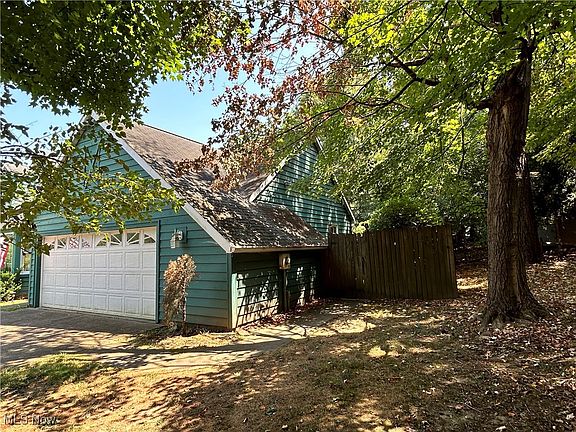 4th image of 12 Maplewood Dr