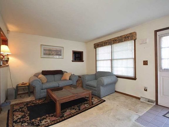 4th image of 43 Sycamore Dr