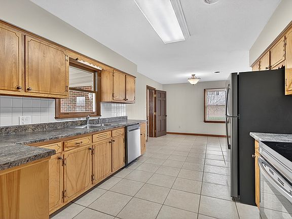 5th image of 18193 Westwood Dr