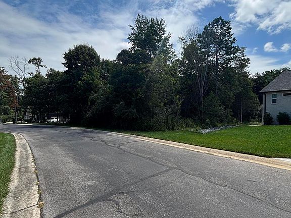 3rd image of 203 Ottawa Pl