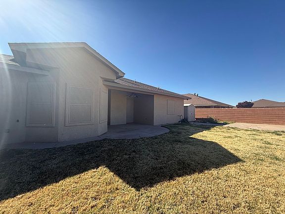 3rd image of 917 Playa Azul St