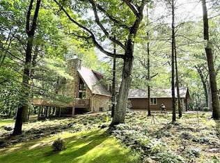 2101 Springwood Ln, Burlington, WI 53105