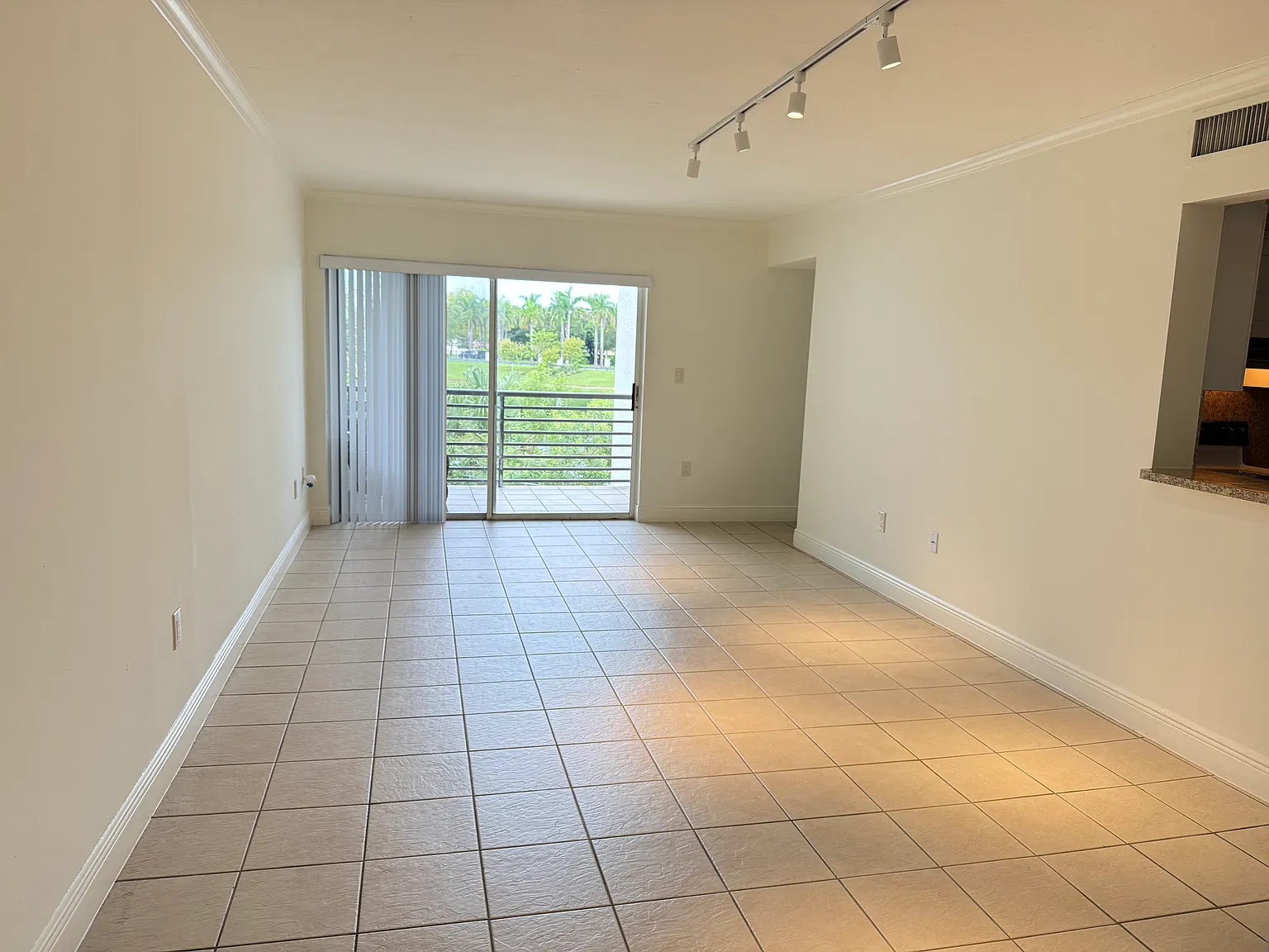 2 bed, 1067 sqft, $2,450 — Photo 2