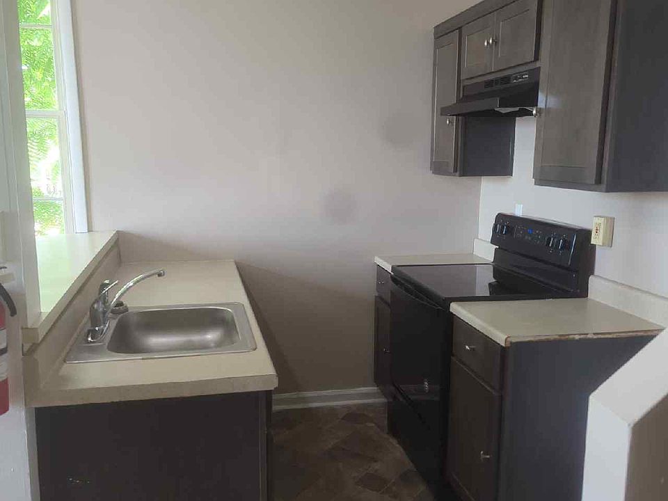 1st image of 705 E 6th St Unit 3