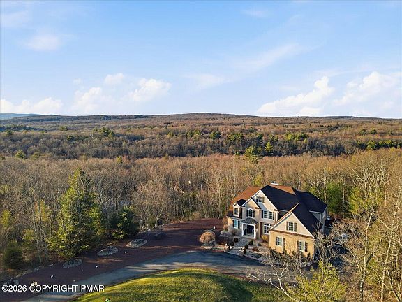3rd image of 389 Joanne Ct