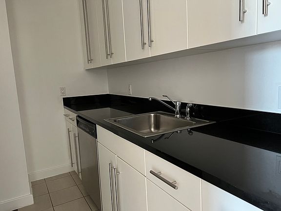 3rd image of 26 Cliff St Floor 2