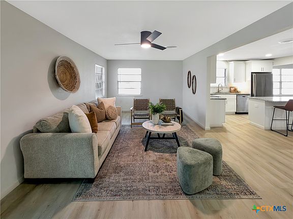 4th image of 1200 Chippendale Dr