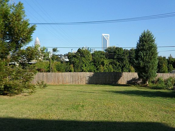 Very Large back yard! SKYLINE VIEW
