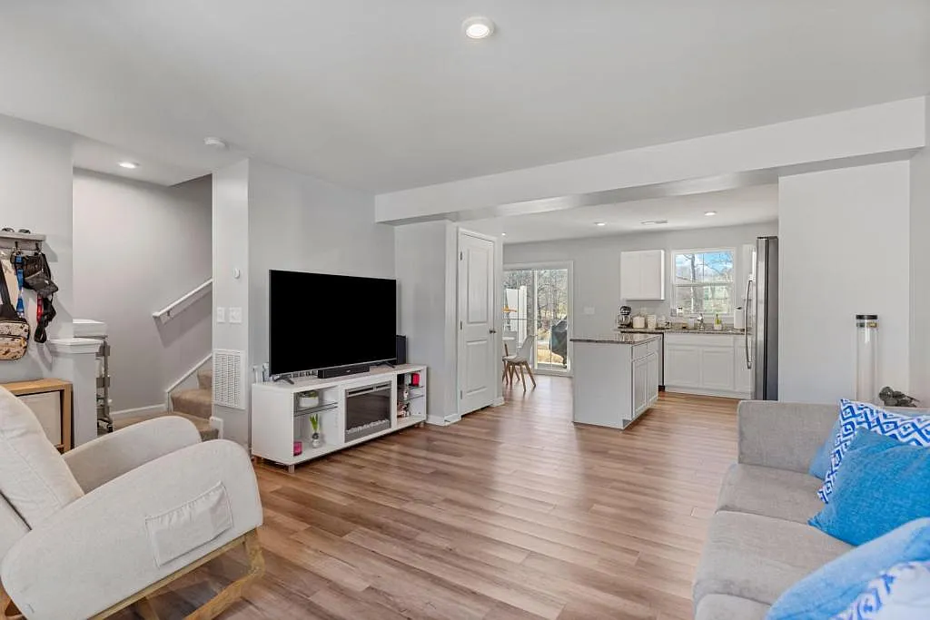 11 Tidsworth Dr — Photo 4