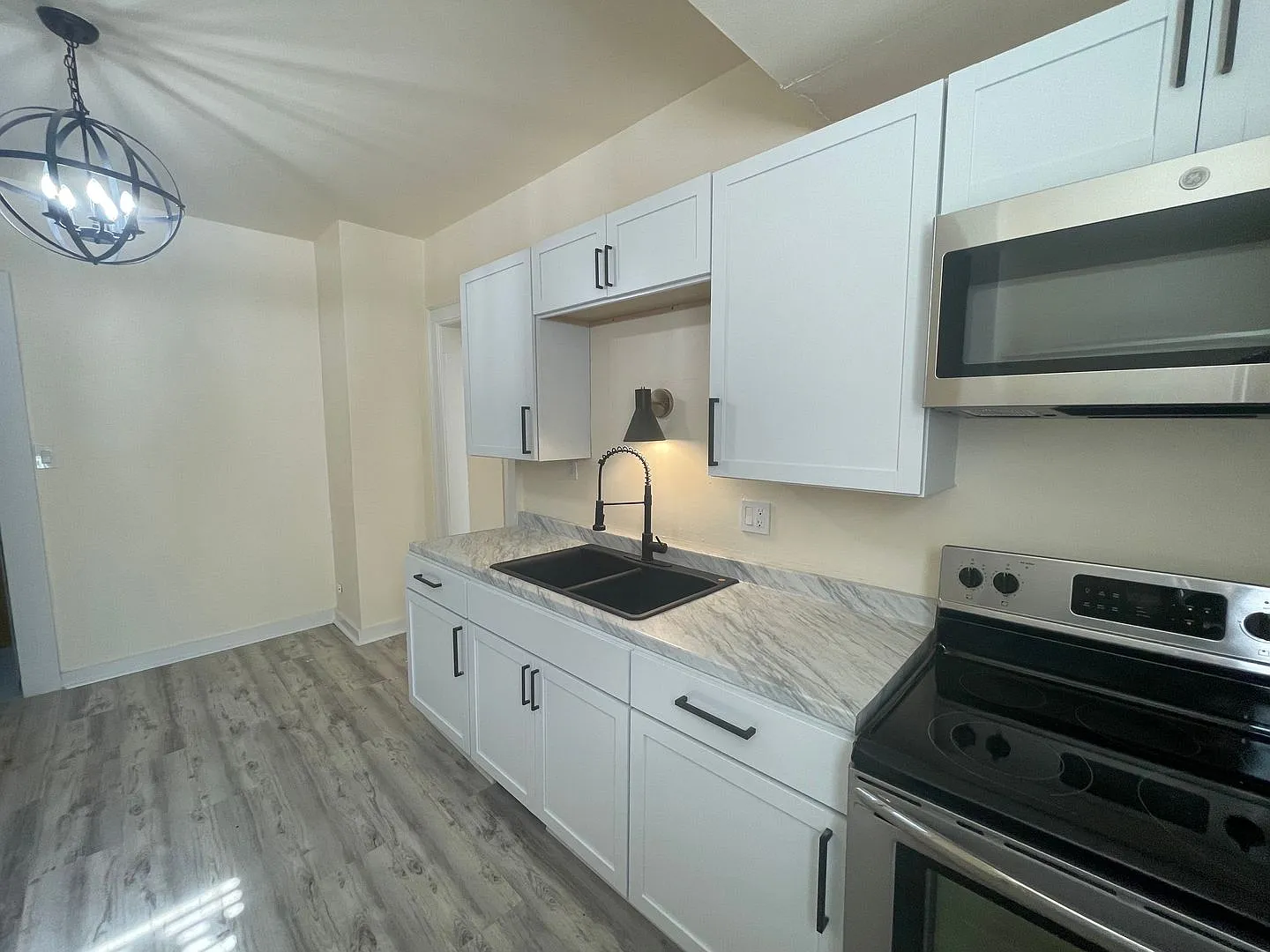 3231 W Michigan St photo 1