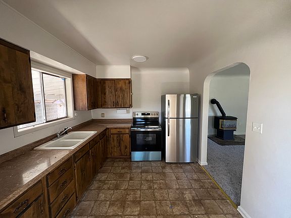 5th image of 575 W Ash St