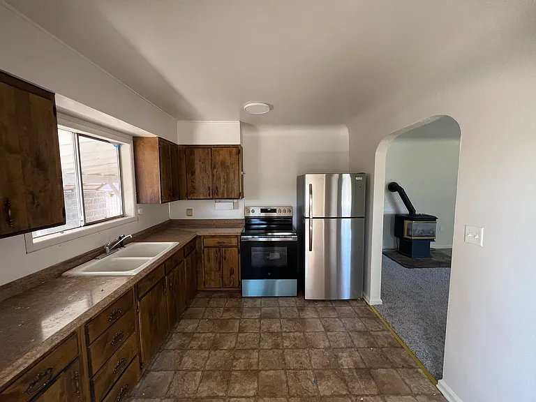 575 W Ash St — Photo 5