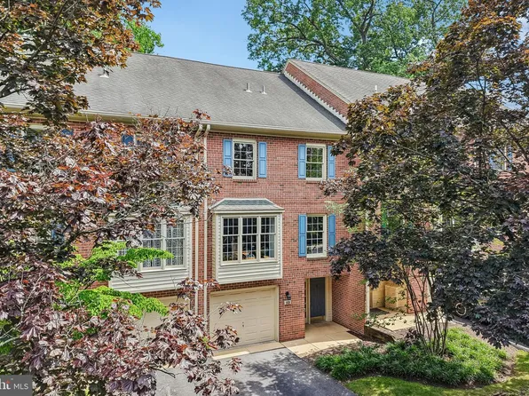 103 Brighton Cir, Devon, PA 19333