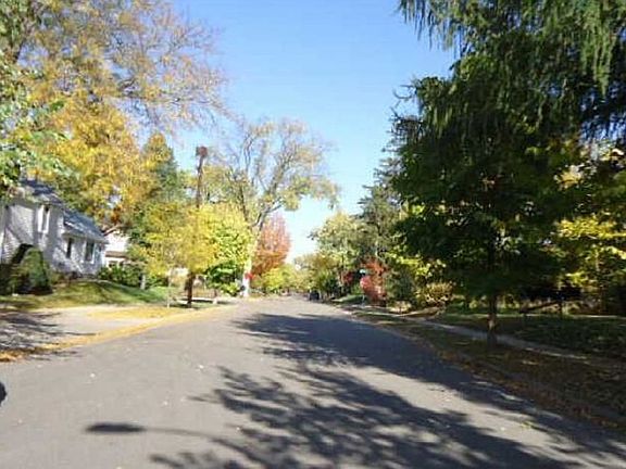 Exterior Neighborhood (street photo)