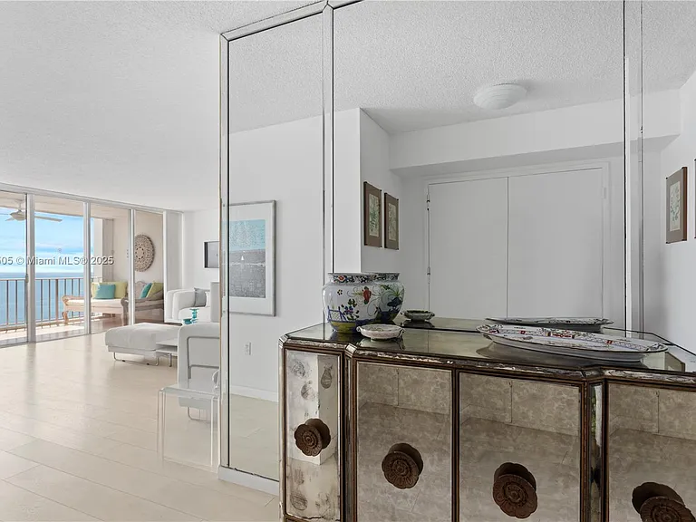 881 Ocean Dr #24C — Photo 2
