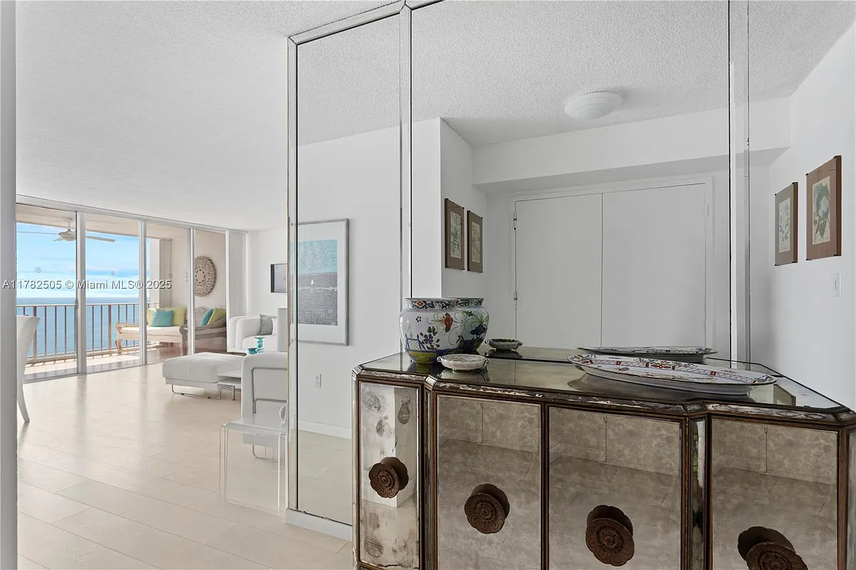 Building Photo - 881 Ocean Dr #24C