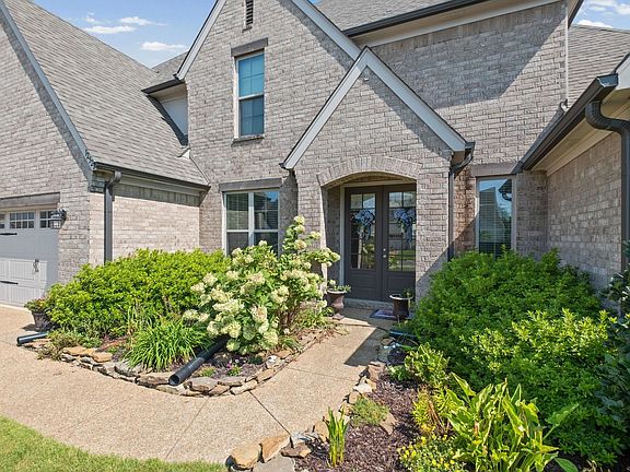 2nd image of 12528 Caymus Ln