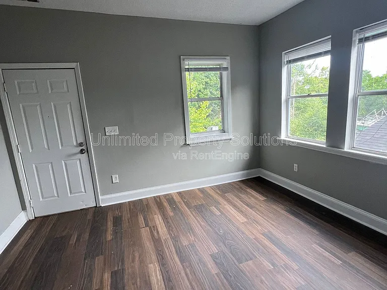 214 S 13th St #B — Photo 17