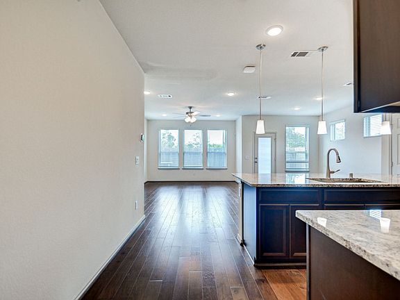 3rd image of 1911 Monaco Memorial Ln