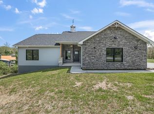 1018 War Eagle Dr, Crossville, TN 38572