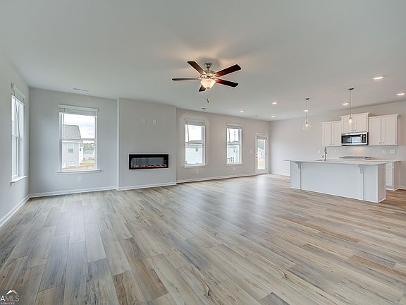 5th image of 28 Fayme Ct