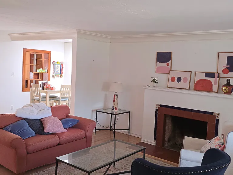 4220 Broadmoor Ave NE — Photo 2