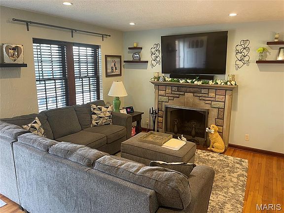 5th image of 6705 Lansdowne Ave