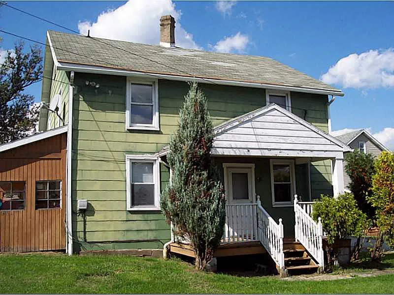 126 Marshall St photo 1