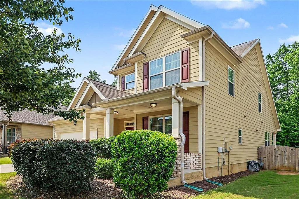 4 bed, 3.5 bath, 2708 sqft, $2,495 — Photo 2