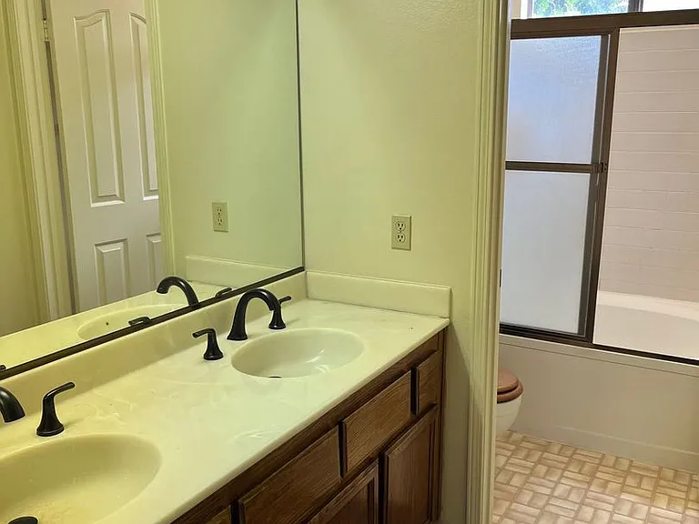15586 Guajome Rd — Photo 8