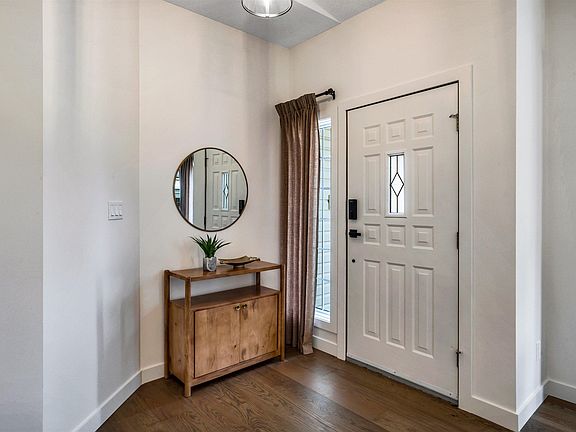 3rd image of 12 Invermere Pl #A