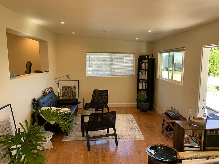 Crest Dr — Photo 8