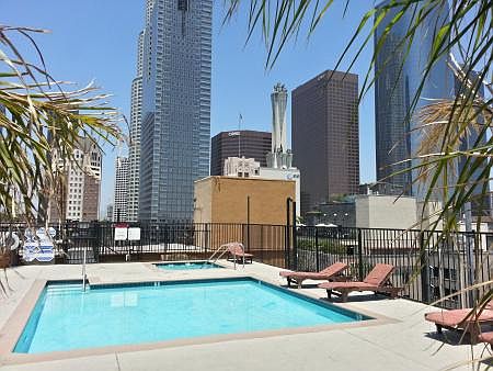 Roof top pool and jacuzzi