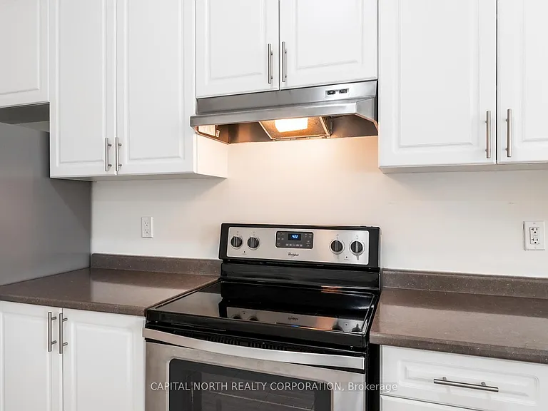 84 Fortis Cres — Photo 12